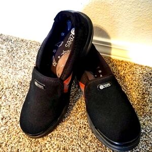B Zees women black slip on comfort shoes 8.5M